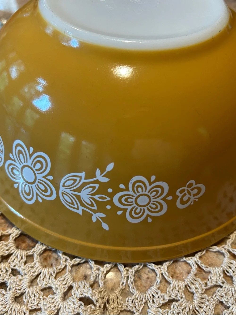 Pyrex #403 2 1/2 Qt. “Butterfly Gold” 1970’s Mixing Nesting Bowl 1970’s Flawless